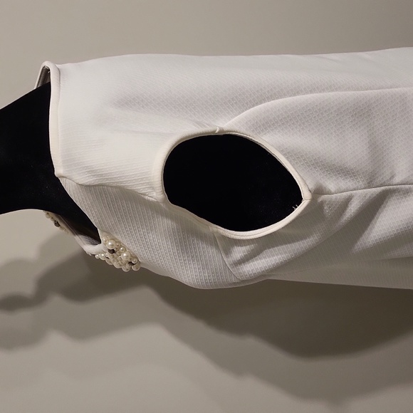 Reitmans sleeveless top with pearl details. - Picture 7 of 10